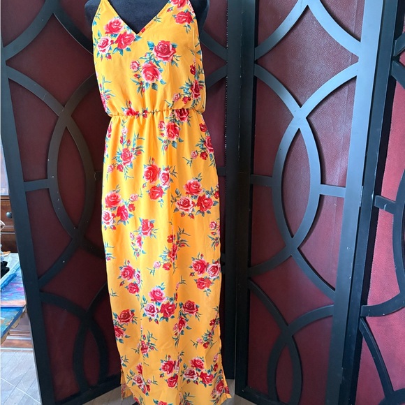H&M Dresses & Skirts - H&M Divided Yellow Floral Maxi Dress – Red Roses – Size 6